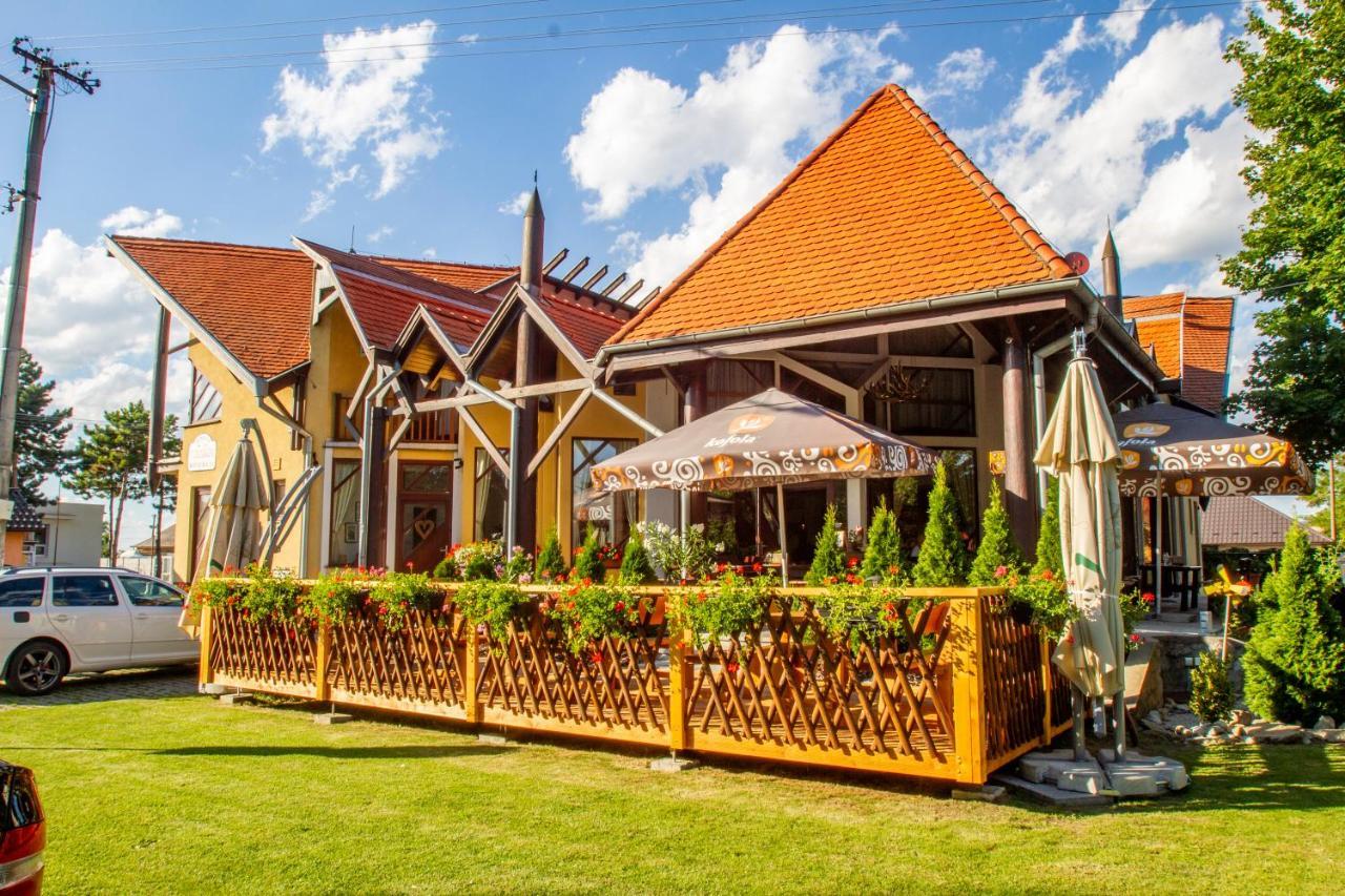 Penzion Tuecsoek Šamorín Εξωτερικό φωτογραφία