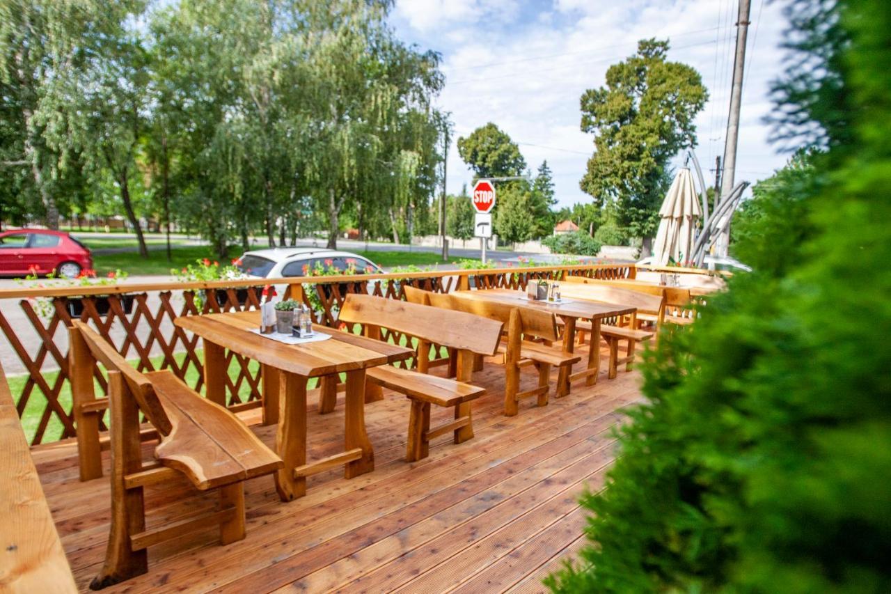 Penzion Tuecsoek Šamorín Εξωτερικό φωτογραφία